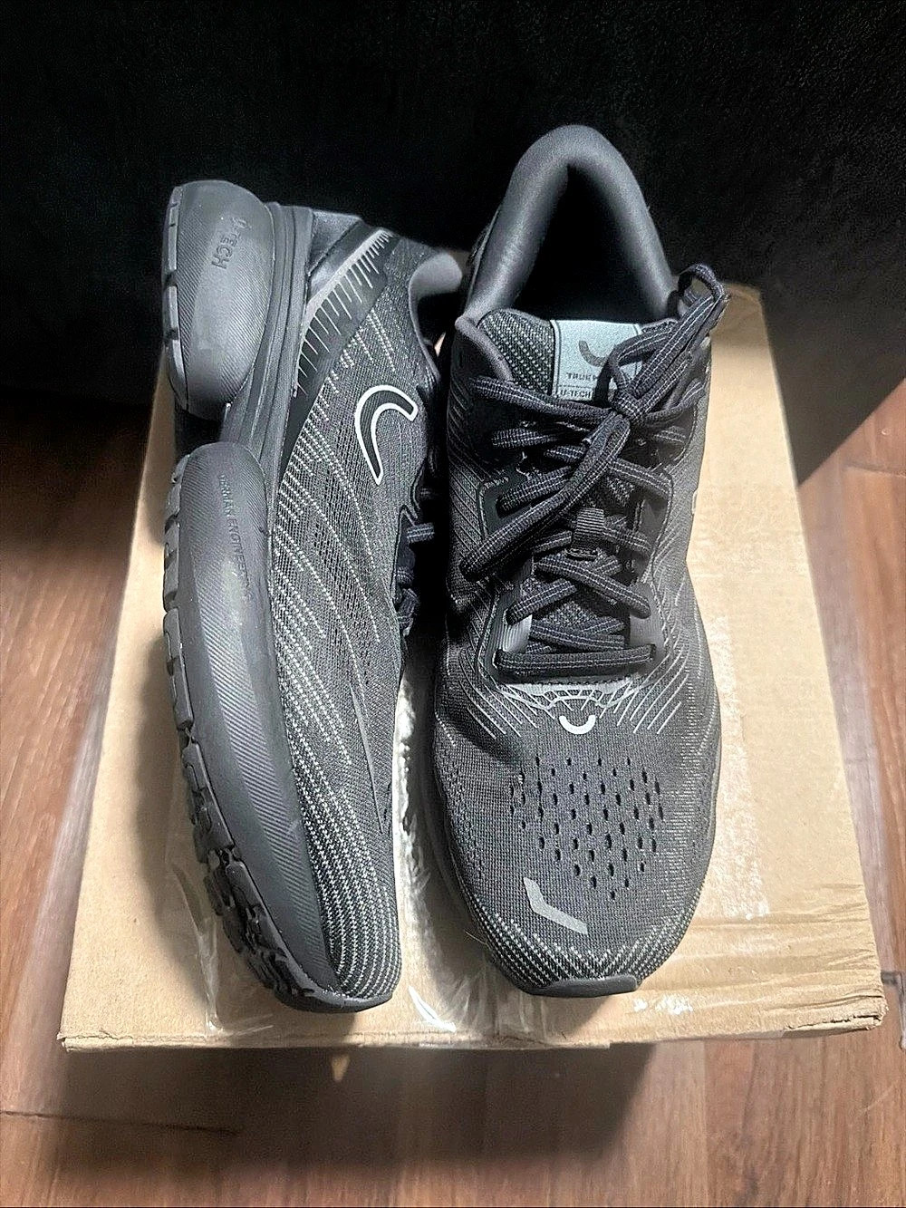 True Motion Black Tennis Shoes Sz 14